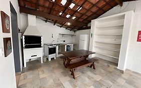 Casa 150m da Praia das Toninhas Com Churrasqueira